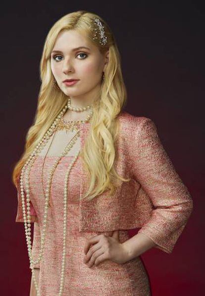 Abigail Breslin, caracterizada como su personaje Chanel #5 de la serie 'Scream Queens'.