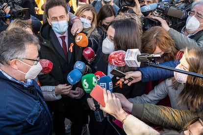 Inés Arrimadas y Edmundo Bal, diputados de Ciudadanos, frente al Congreso de los Diputados, en una manifestación que se pronunció en contra de la 'Ley Celaá'.