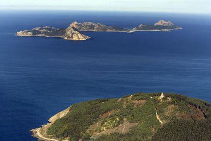 Vista a&eacute;rea de las islas C&iacute;es, en Pontevedra.