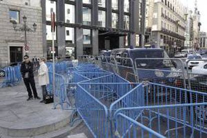 La Coordinadora 25S ha hecho un llamamiento a la ciudadanía para que acuda la tarde del próximo miércoles 14 a la madrileña plaza de Neptuno, cercana al Congreso de los Diputados, para mostrar su apoyo a la huelga general y su repulsa a los Presupuestos de 2013 que el Pleno votará esta semana. EFE/Archivo