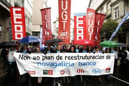 Manifestaci&oacute;n en contra de los despidos en Novagalicia.