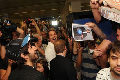 Ricky Rubio y los aficionados de los Timberwolves, a su llegada al aeropuerto de Minneapolis.
