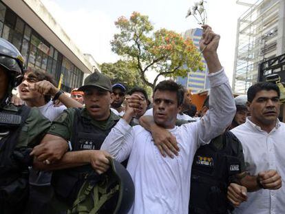 Leopoldo Lopez, detenido tras participar en la marcha defebrero de 2014.