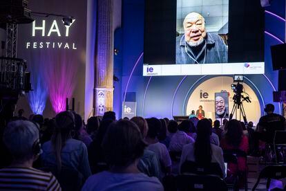 El artista Ai Weiwei durante su entrevista en el Hay Festival Segovia.