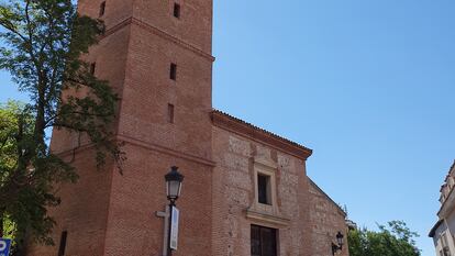 La torre de la iglesia de San Pedro Apóstol, en Barajas, que data del siglo XVI.