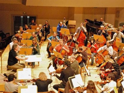 Ensayo de la Orquesta y Coro de la Comunidad de Madrid (ORCAM), que participaron en julio en las oposiciones a catedrático, acompañando a los aspirantes a director de orquesta.