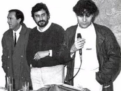 El equipo del programa 'Tiempos modernos', de Radio 3, en los años ochenta, con Manolo Ferreras (primero por la derecha).
