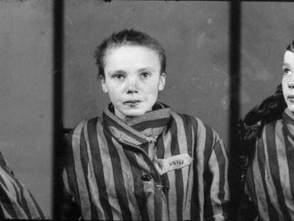 Una prisionera de Auschwitz, fotografiada por Wilhelm Brasse.
