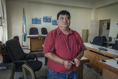 <p><b>Bernardo Caal Xol</b></p> Cahabón (Guatemala). Nació el 13 de enero de 1972. Este dirigente comunitario maya quekchí, al que se conoce como “El guardián de los ríos”, fue condenado el viernes 9 de noviembre de 2018 a siete años y cuatro meses de cárcel por los delitos de detenciones ilegales con circunstancias agravantes y robo agravado durante unas protestas ocurridas hace tres años contra unas hidroeléctricas.