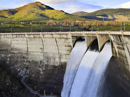 Presa hidroeléctrica en la provincia de Segovia