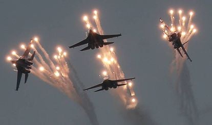 Cuatro cazas SU-27 durante una exhibición en Crimea en 2016.