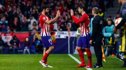 Morata reemplaza a Diego Costa durante el Atlético-Juventus de la temporada pasada. En vídeo, Simeone habla de Diego Costa.
