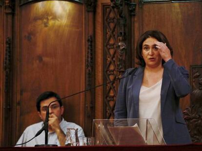 Foto: La alcaldesa de Barcelona, Ada Colau, junto al teniente de alcalde Gerardo Pisarello. Vídeo: Declaraciones de diferentes portavoces de los grupos municipales de Barcelona.