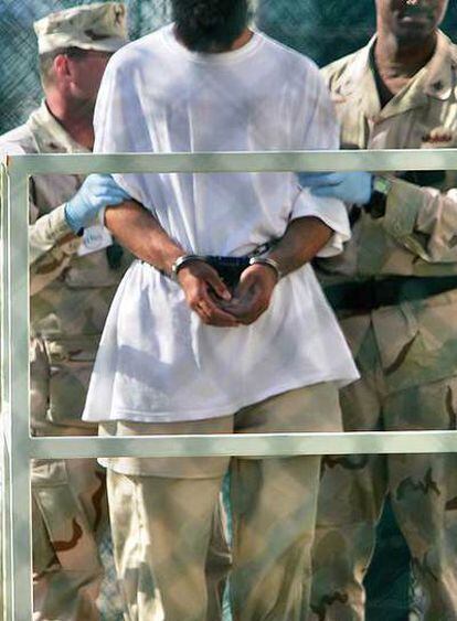Uno de los prisioneros de Guantánamo.