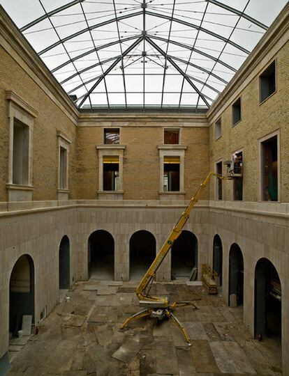 Nueva cubierta de cristal de dos de los patios del interior del museo arqueológico, de estilo romano y árabe.