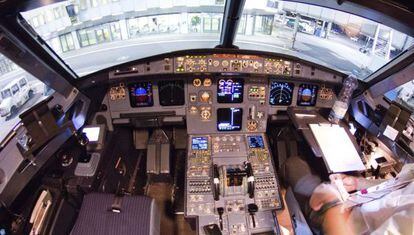 Imagen de la cabina de un Airbus A320, el mismo modelo que el avi&oacute;n siniestrado.