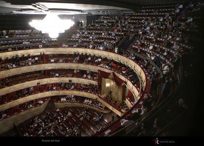 Vista de los pisos superiores del Teatro Real durante la función de este miércoles.