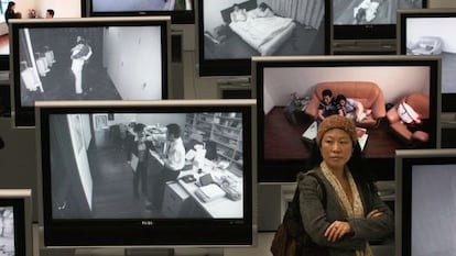 Una mujer china en una exhibición de violencia machista en Shanghai.