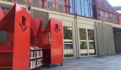 Una de les llibreria mòbils que instal·larà l'Ajuntament de Barcelona per fomentar la lectura.