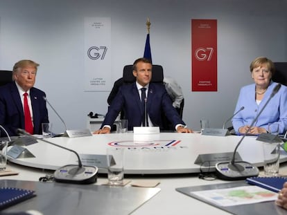 Donald Trum, Emmanuel Macron y Angela Merkel, durante una reunión del G7.