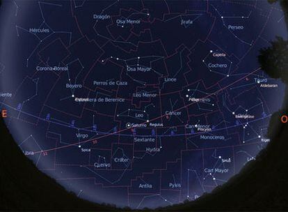 El cielo visible a primera hora de la noche calculado para el 15 de abril.