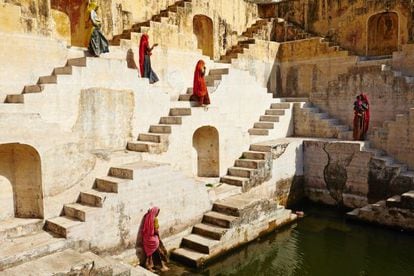Aljibe medieval escalonado en Jaipur (India). 