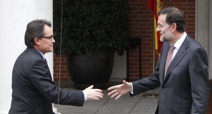 Mas saluda a Rajoy en el encuentro que ambos celebraron el pasado mes de febrero.