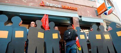 Manifestación de trabajadores de France Télécom, en Estrasburgo, por la ola de suicidios de sus trabajadores, en 2009.