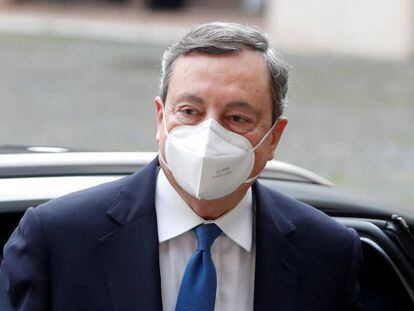 Mario Draghi, ex presidente del Banco Central Europeo, a su llegada al palaacio del Quirinale para reunirse con el presidente italiano, Sergio Mattarella. 