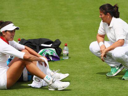 Muguruza y Conchita Martínez, durante un entrenamiento en Londres.