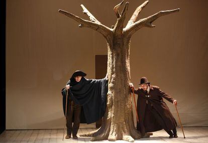 Una escena de los 'Entremeses' de Cervantes por el Teatro de la Abadía.