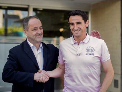 Manolo Jiménez y Agapito Iglesias a su llegada a las oficinas del club 