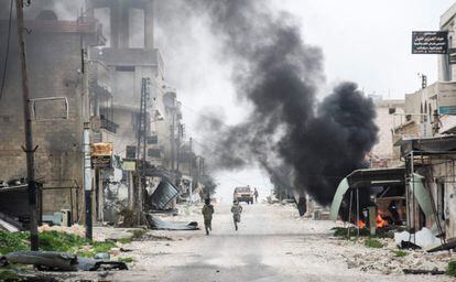 La ciudad siria de Tayyibat al-Imam bajo bombardeos.