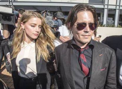 Johnny Depp y Amber Heard a su salida de los juzgados en Southport (Australia).