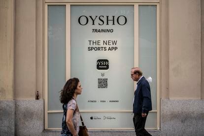 En inglés se anuncia la próxima apertura de esta tienda de Oysho en Gran Vía 33. 