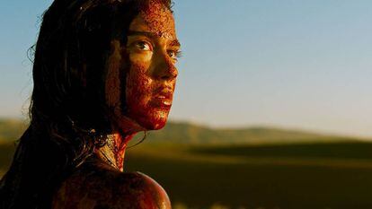 Fotograma de la película 'Revenge', de la francesa Coralie Fargeat y premio a la mejor dirección en Sitges.