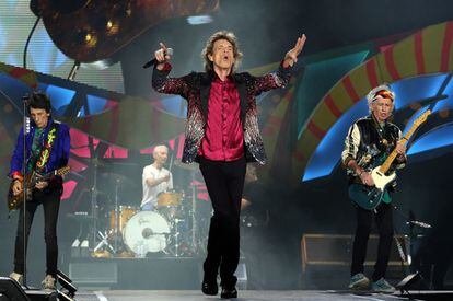 La legendaria banda de rock británica The Rolling Stones ofrece un concierto este viernes 25 de marzo en la Ciudad Deportiva de La Habana (Cuba), con una audiencia multitudinaria.