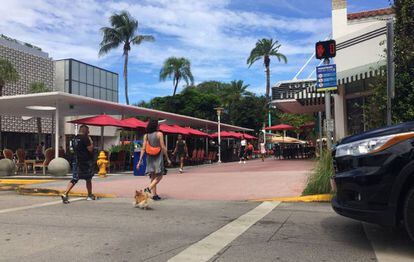 El paseo comercial Lincoln Rd., en Miami Beach.