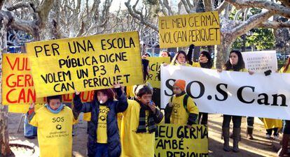 Concentración de protesta contra los recortes ante el Parlament en pasado día 15.