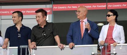 Peter Lim, segundo por la izquierda, en Singapur. 