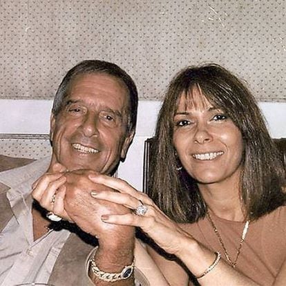 Más que su mujer, Connie, el gran amor de la vida de Greg Scarpa Sr. fue Linda Schiro, con quien posa en la foto.