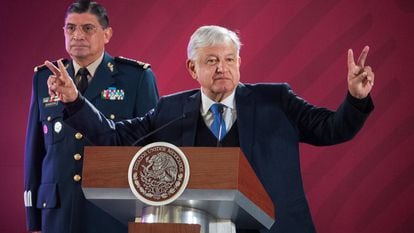El presidente de México, Andrés Manuel López Obrador, y Luis Cresencio Sandoval, secretario de la Defensa Nacional.