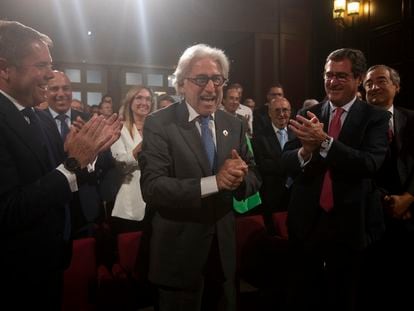 Josep Sánchez Llibre, entre el presidente de la patronal madrileña, Gerardo Cuerva, y Antonio Garamendi, en su reelección como presidente de Foment.