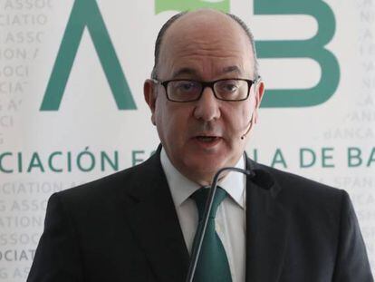 El presidente de la Asociación Española de Banca (AEB), José María Roldán, presenta los resultados del sector en 2017 durante la asamblea general de la Asociación celebrada hoy en Madrid. EFE/J.J. Guillen