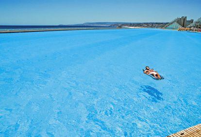 La piscina de San Alfonso del Mar contiene 250 millones de litros de agua salada.