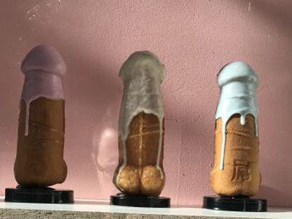 En La Pollería solo se venden ‘pollofres’, dulces con forma de pene y tamaño XXL