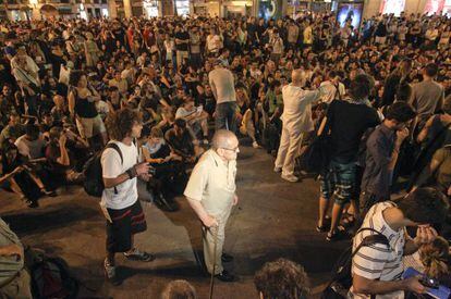 Imagen de la asamblea del Movimiento 15-M celebrada ayer en la Puerta del Sol