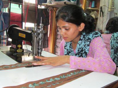 Nasreen Sheik en Local Women Handicrafts, en Nepal, con 15 años.