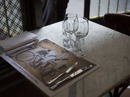 Velador de mármol en Els Quatre Gats, la cervecería de Barcelona donde Picasso se reunía con sus amigos artistas.