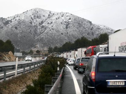 Talls de trànsit a l'autovia A-31 que uneix Alacant amb Albacete i Madrid, a l'altura de Petrer.